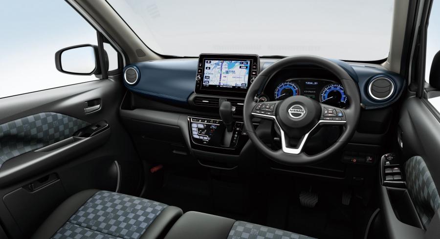 Торпедо Nissan Dayz Highway Star 2019 года  (фото 2 из 2)